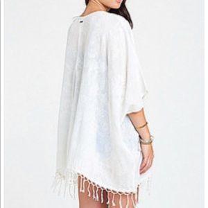 White billabong kimono